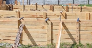 Ленточный фундамент с цоколем в Новокуйбышевске - от 15707 руб.