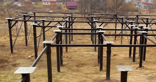 Свайный фундамент под ключ цена с установкой в Новокуйбышевске от 517 рублей/м2| установка свайного фундамента под дом под ключ недорого